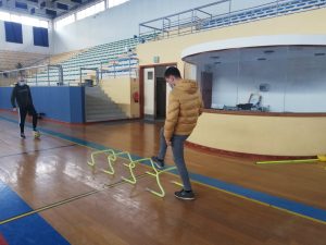 Clientes do CAARPD fazem exercício físico no pavilhão gimnodesportivo da A2000