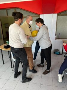 Clientes do CAARPD fazem atividades em sala