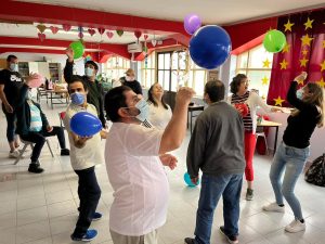 Clientes do CAARPD fazem atividades em sala