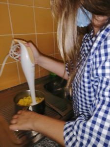 Clientes do CAARPD fazem atividades de culinária