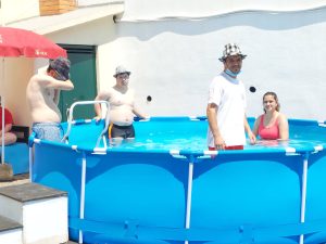 Clientes do CAARPD na piscina ao ar livre