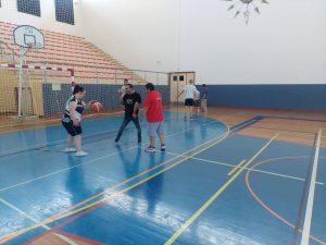 Clientes do CAARPD fazem exercício físico