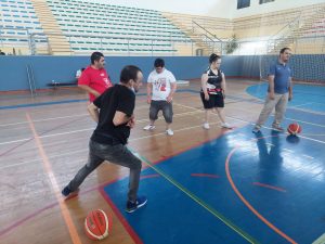 Clientes do CAARPD fazem exercício físico