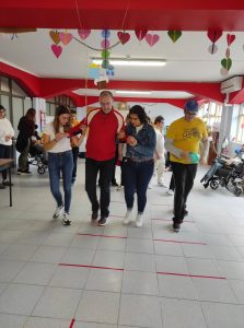 Clientes do CAARPD fazem atividades em sala