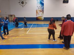 Clientes do CAARPD fazem atividades no ginásio