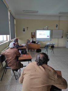 Clientes dos Espaços de Convívio fazem atividades de estimulação cognitiva em sala