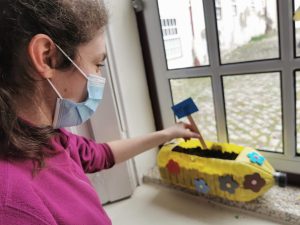 Clientes do CAARPD fazem atividades em sala