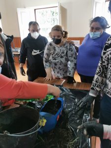 Clientes do CAARPD fazem atividades em sala