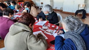 Clientes dos Espaços de Convívio fazem atividades em sala