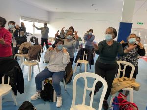 Clientes do CAARPD fazem atividades em sala