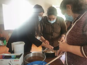 Clientes do CAARPD fazem atividades de culinária