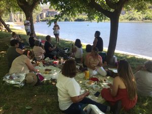 Clientes dos Espaços de Convívio fazem piquenique em dia de viagem de cruzeiro pelo Rio Douro