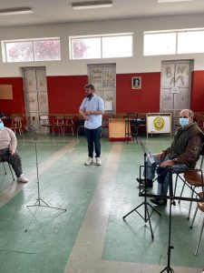 Clientes do CAARPD aprendem a tocar instrumentos musicais