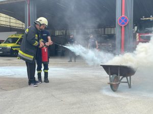 Clientes do CAARPD em atividade no quartel dos bombeiros voluntários de Murça