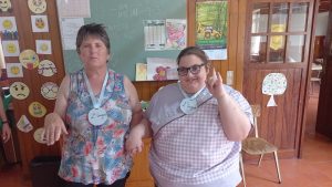 Clientes do CAARPD recebem medalhas de torneio de boccia realizado na sala do CAARPD
