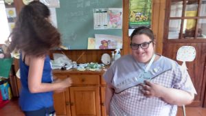 Clientes do CAARPD recebem medalhas de torneio de boccia realizado na sala do CAARPD