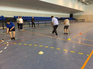 Clientes do CAARPD jogam hóquei no pavilhão de Murça