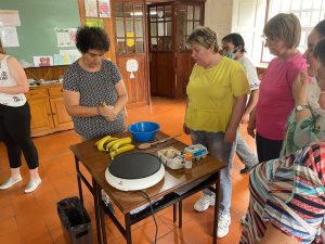 Clientes do CAARPD fazem atividades de culinária