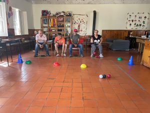 Clientes do CAARPD jogam boccia