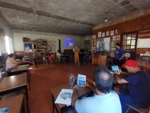 Clientes do CAARPD fazem atividades em sala