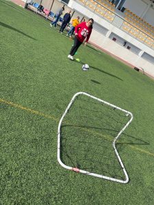 Clientes do CAARPD fazem atividades desportivas no estádio municipal de Murça