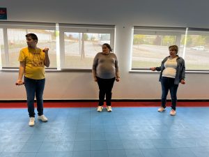 Clientes do CAARPD fazem atividades desportivas no pavilhão gimnodesportivo de Murça