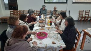 Clientes dos Espaços de Convívio fazem lanche-convívio