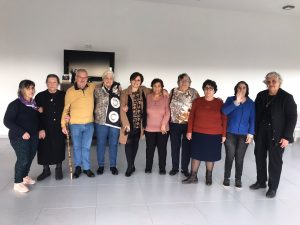 Foto de grupo em sala de Espaço de Convívio