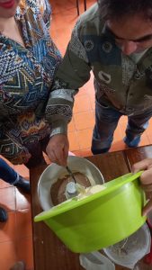 Clientes do CAARPD fazem atividades de culinária