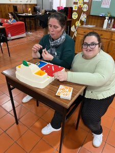 Clientes do CAARPD fazem atividades de culinária