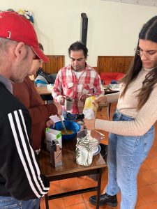 Clientes do CAARPD fazem atividades de culinária