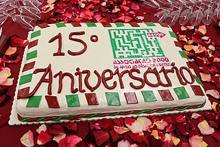 Bolo de aniversário comemorativo dos 15 anos da A2000