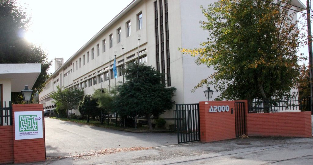 Fachada do edifício da sede da A2000 em Poiares