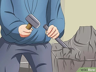 Imagem em forma de banda desenhada com pedreiro a trabalhar na pedra