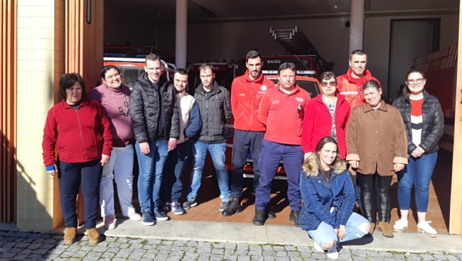 Formandos em visita ao quartel dos bombeiros de Baião