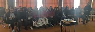 Colaboradores da A2000 sentados em sala de realização da formação interna