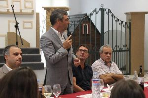Discursos protocolares em festa de aniversário