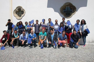 Clientes da A2000 pelas ruas de Santa Marta de Penaguião na "Campanha Laço Azul"