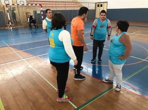 Clientes do CAARPD fazem exercício físico