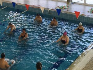 Clientes do CAARPD na piscina