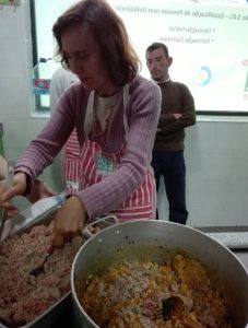 Clientes do CAARPD fazem atividade de culinária