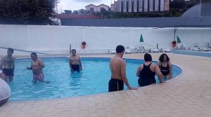 Clientes do CAARPD fazem atividade de piscina