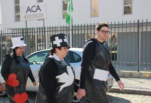 Clientes do CAARPD participam em desfile de Carnaval