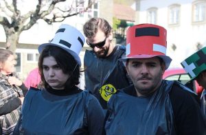 Clientes do CAARPD participam em desfile de Carnaval