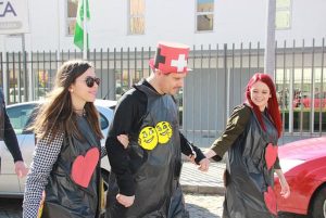 Clientes do CAARPD participam em desfile de Carnaval