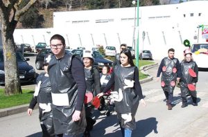 Clientes do CAARPD participam em desfile de Carnaval