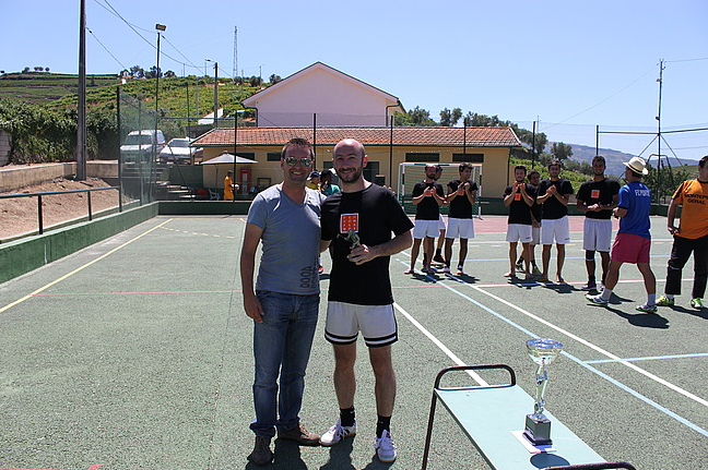 Entrega de troféus a equipas participantes