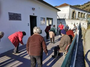 Clientes dos Espaços de Convívio fazem exercício físico