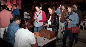 Festa das Vindimas - Participantes convivem em jantar e atividades de dança e canto