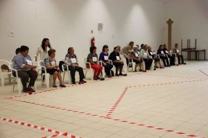 Participantes do Encontro Convívio de Boccia Sénior jogam boccia